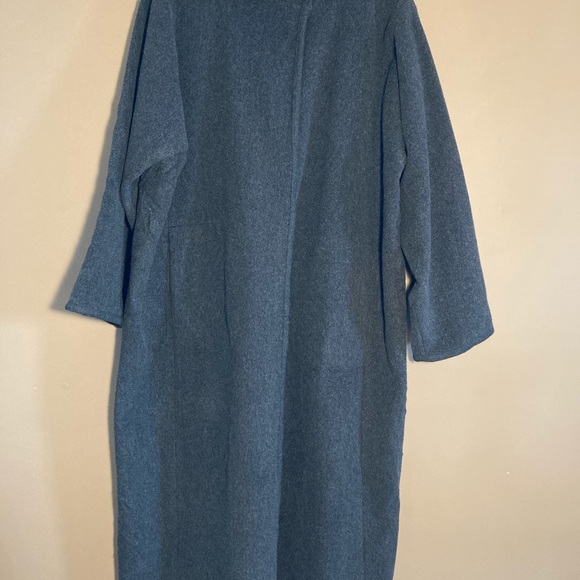 Eileen Fisher wool cape in grey - Picture 3 of 6